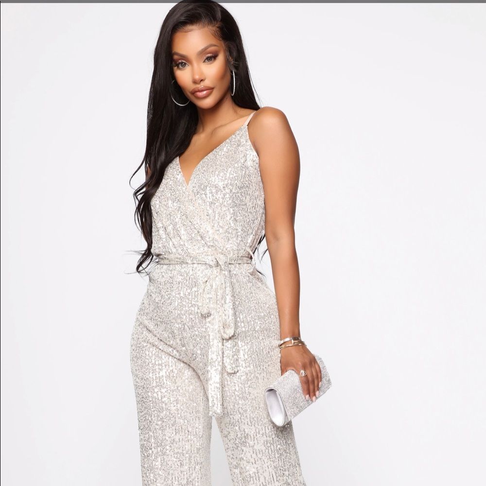 FASHION NOVA | silver sequin jumpsuit | XS | Sleeveless || ALL OVER SEQUIN